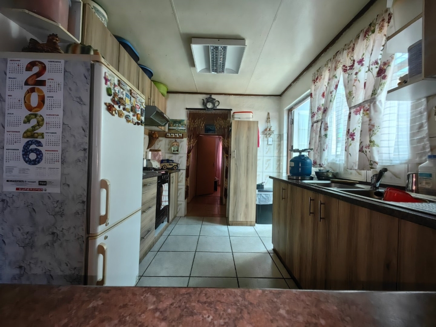 6 Bedroom Property for Sale in Roosendal Western Cape